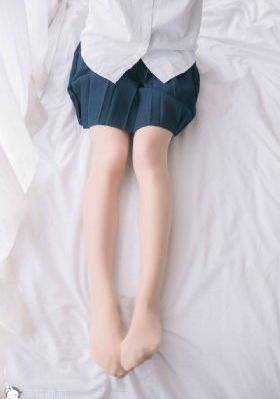 两个奶被老头摸着吃视频